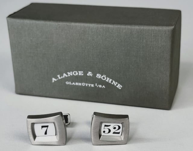 Les boutons de manchette "à heures sautantes" d'A. Lange & Söhne Les boutons de manchette "à heures sautantes" d'A. Lange & Söhne