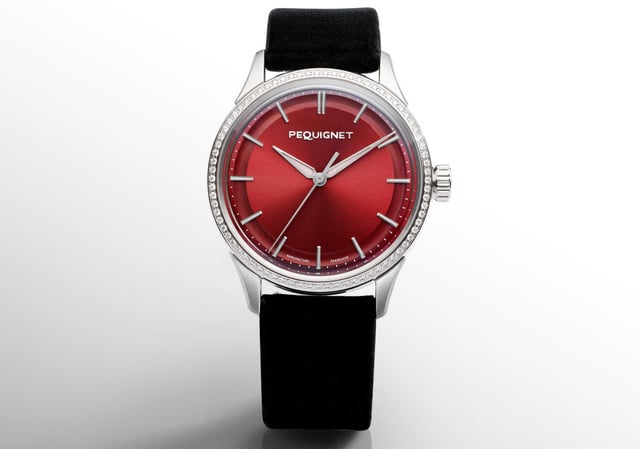 La Pequignet Royale Paris 36 mm se pare de diamants La Pequignet Royale Paris 36 mm se pare de diamants