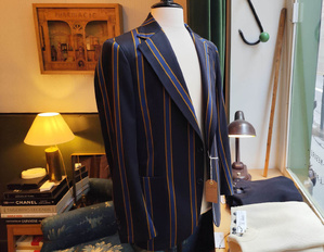 Le rowing blazer : un retour remarquable et remarqué chez Maison Gabriel à Paris