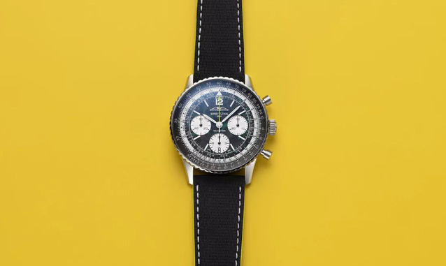 Navitimer B01 Chronograph 43 Aston Martin Aramco F1 : la toute première Navitimer en titane