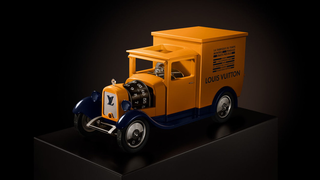Les légendaires camionnettes Louis Vuitton se réinventent en objets du temps Les légendaires camionnettes Louis Vuitton se réinventent en objets du temps