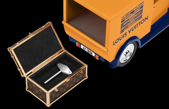 Les légendaires camionnettes Louis Vuitton se réinventent en objets du temps Les légendaires camionnettes Louis Vuitton se réinventent en objets du temps