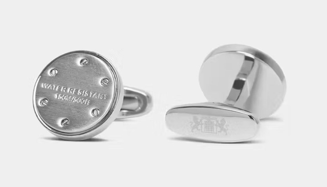 Plongée en élégance : les boutons de manchette Hawes & Curtis "Silver Dive Watch"