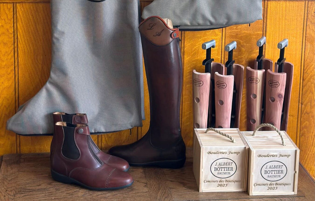 A Saumur, le bottier Joel Albert cultive l'art des bottes sur-mesure A Saumur, le bottier Joel Albert cultive l'art des bottes sur-mesure