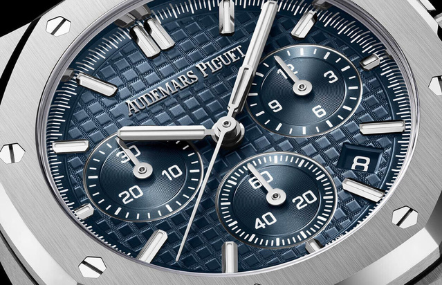 Chronographe Royal Oak 38 mm Audemars Piguet : un nouveau calibre manuf' en collection Chronographe Royal Oak 38 mm Audemars Piguet : un nouveau calibre manuf' en collection