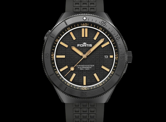 Fortis Marinemaster M-44 DLC : une tool-watch efficace qui se pare de noir Fortis Marinemaster M-44 DLC : une tool-watch efficace qui se pare de noir