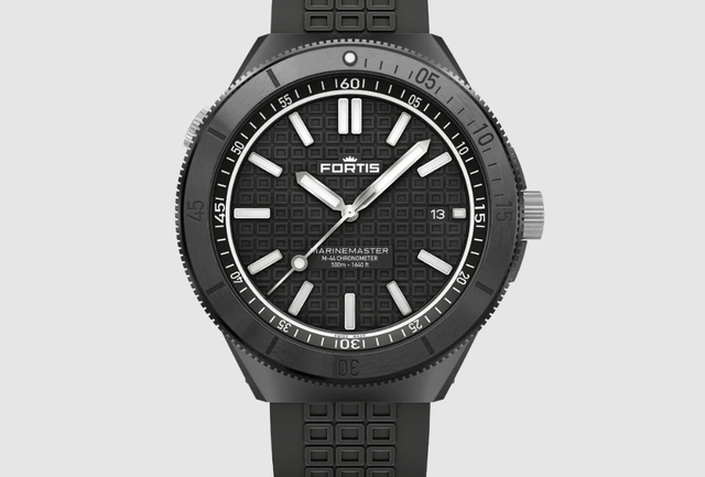 Fortis Marinemaster M-44 DLC : une tool-watch efficace qui se pare de noir Fortis Marinemaster M-44 DLC : une tool-watch efficace qui se pare de noir