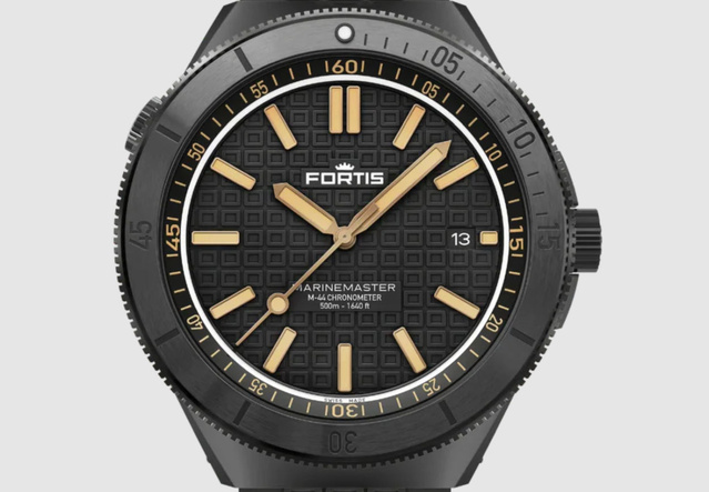Fortis Marinemaster M-44 DLC : une tool-watch efficace qui se pare de noir