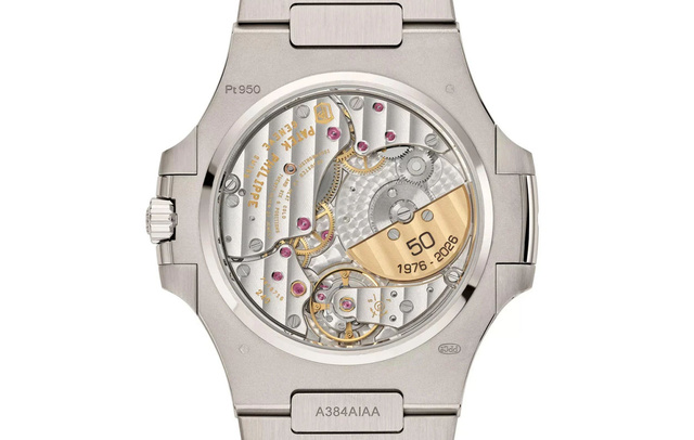Patek Philippe : une Nautilus de 38 mm en platine pour son 50ème anniversaire