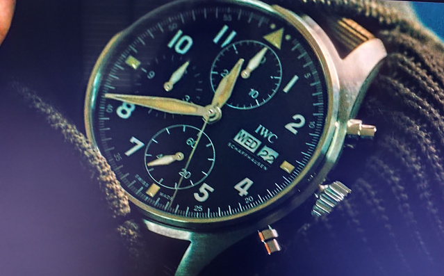 The boys : Karl Urban porte un chronographe de pilote IWC The boys : Karl Urban porte un chronographe de pilote IWC