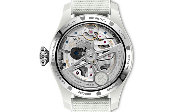 IWC : une montre d'aviateur QP entièrement luminescente