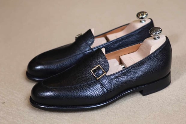 Eté 2026 : deux mocassins à boucle simple chez Malfroid et Caulaincourt Eté 2026 : deux mocassins à boucle simple chez Malfroid et Caulaincourt