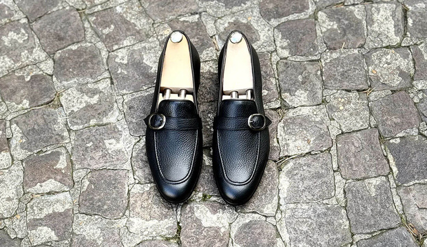 Eté 2026 : deux mocassins à boucle simple chez Malfroid et Caulaincourt Eté 2026 : deux mocassins à boucle simple chez Malfroid et Caulaincourt