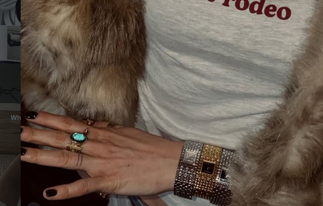 Irina Shayk et l'Odysée horlogère : quand la montre devient parure Irina Shayk et l'Odysée horlogère : quand la montre devient parure