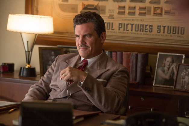 Avé César : Josh Brolin porte une Waltham des fifties