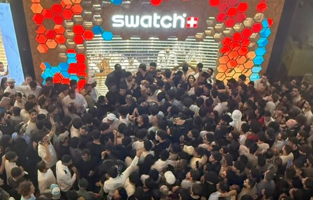 Swatch "Royal Pop"  : entre triomphe commercial et chaos urbain