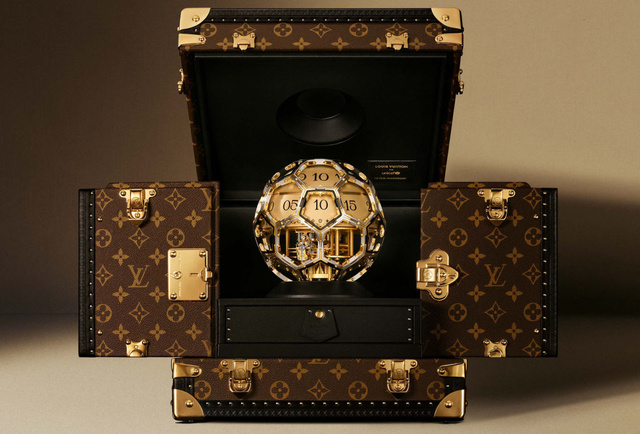 Sotheby's : une pièce unique Louis Vuitton x L'Epée 1839 aux enchères pour l'UNICEF