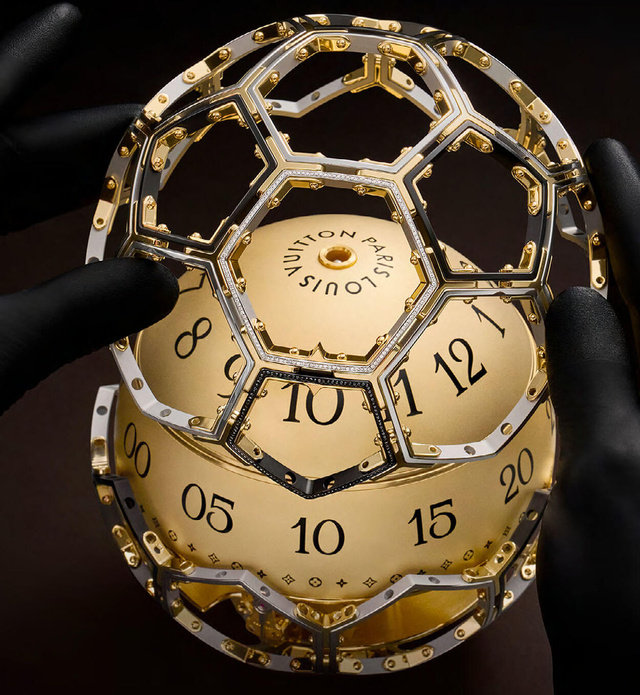Sotheby's : une pièce unique Louis Vuitton x L'Epée 1839 aux enchères pour l'UNICEF