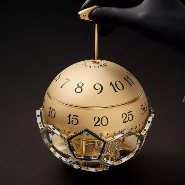 Sotheby's : une pièce unique Louis Vuitton x L'Epée 1839 aux enchères pour l'UNICEF
