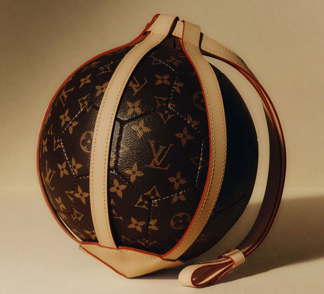 Sotheby's : une pièce unique Louis Vuitton x L'Epée 1839 aux enchères pour l'UNICEF
