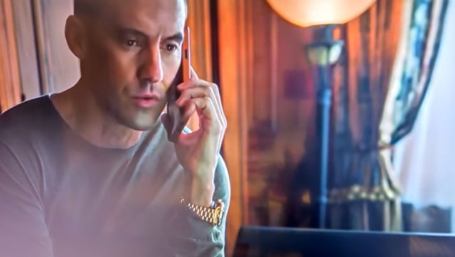Sur tes traces : Milo Ventimiglia porte une Rolex Daydate en or jaune Sur tes traces : Milo Ventimiglia porte une Rolex Daydate en or jaune