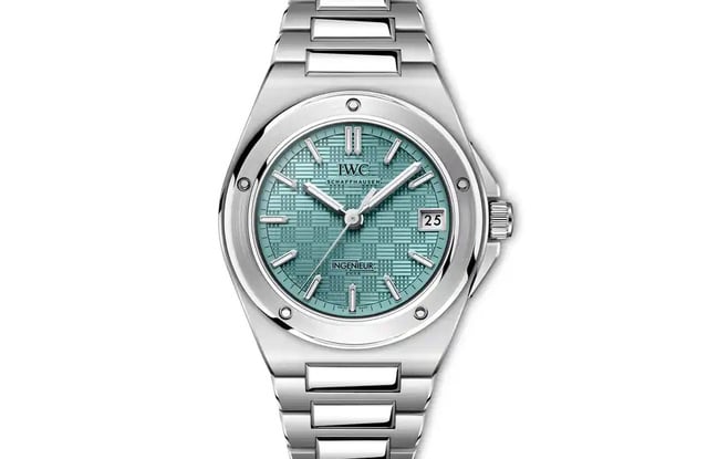 IWC : l'Ingenieur 35 mm se pare d'une couleur "pool" très estivale