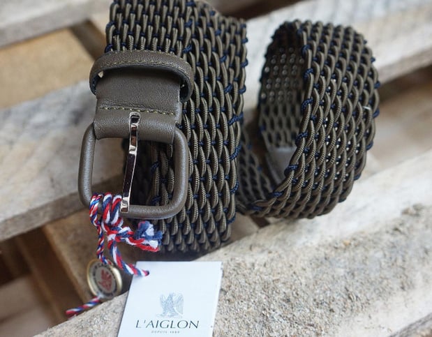 L'Aiglon et la ceinture élastique tressée : genèse d'un grand classique estival du vestiaire masculin L'Aiglon et la ceinture élastique tressée : genèse d'un grand classique estival du vestiaire masculin