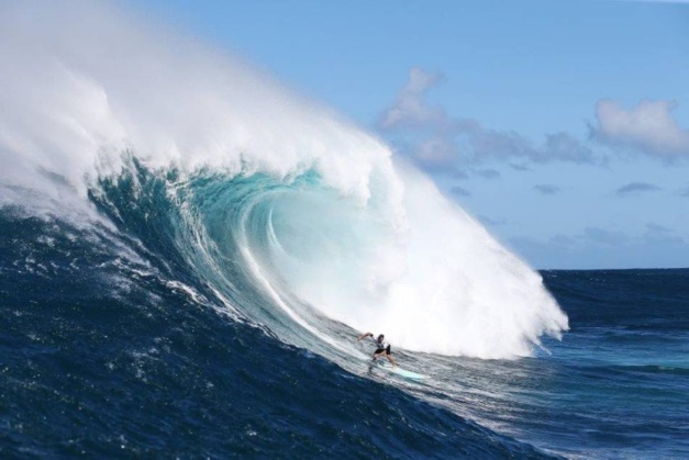 Surf : coup d'envoi de la nouvelle saison Big Wave Tour avec TAG Heuer