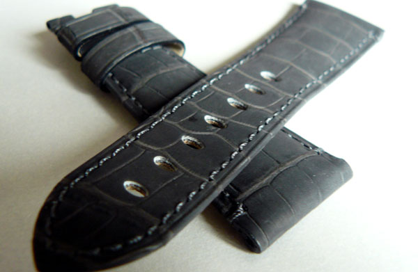 bracelet-montre panerai en alligator nubucké photo montres-de-luxe.com