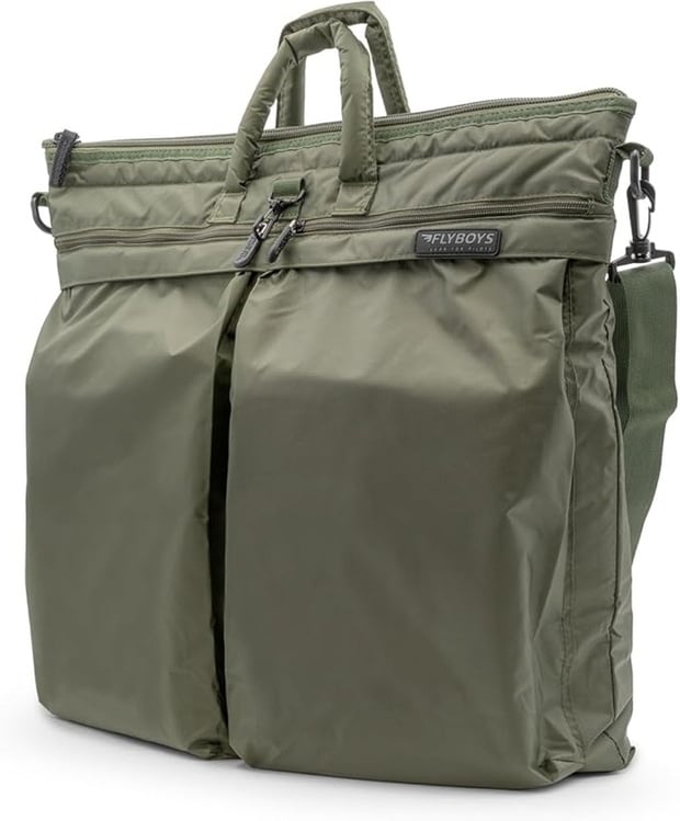 Helmet bag ; l'histoire du sac militaire devenu un classique de l'élégance masculine Helmet bag ; l'histoire du sac militaire devenu un classique de l'élégance masculine
