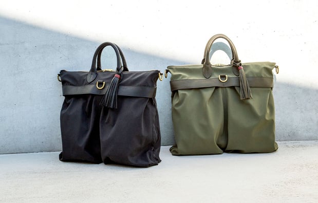 Helmet bag ; l'histoire du sac militaire devenu un classique de l'élégance masculine Helmet bag ; l'histoire du sac militaire devenu un classique de l'élégance masculine