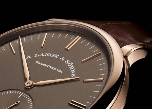 Lange Saxonia Automatique : cadran brun sur or rose ou gris Lange Saxonia Automatique : cadran brun sur or rose ou gris