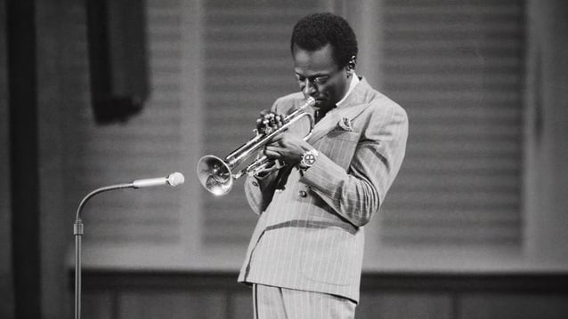 Miles Davis et sa Navitimer : quand un chrono d'aviateur devient une icône de style Miles Davis et sa Navitimer : quand un chrono d'aviateur devient une icône de style