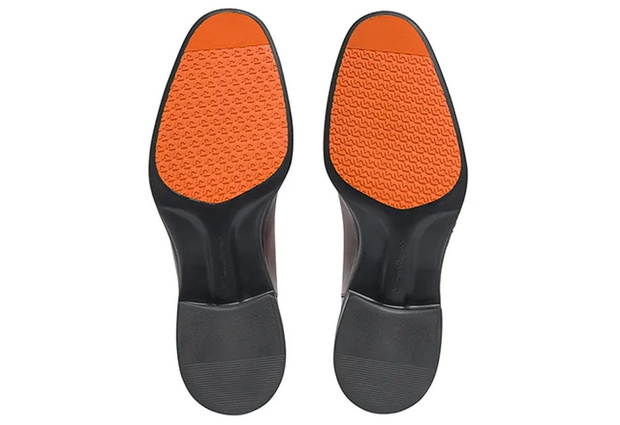 Santoni x Beretta : une Chelsea boots pour célébrer les 500 ans de l'armurier transalpin