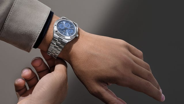 Vacheron Constantin : une Overseas QP ultra-plat en or blanc avec cadran azur en édition limitée Vacheron Constantin : une Overseas QP ultra-plat en or blanc avec cadran azur en édition limitée