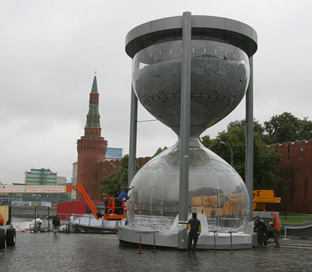 Inauguration du plus grand sablier du monde à Moscou Inauguration du plus grand sablier du monde à Moscou