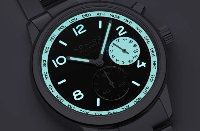 Nomos Club Sport neomatik Worldtimer Dark : le temps universel en mode nocturne