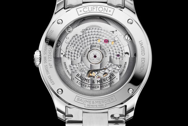 Baume & Mercier Clifton : le bleu glacier associé au fameux calibre Baumatic