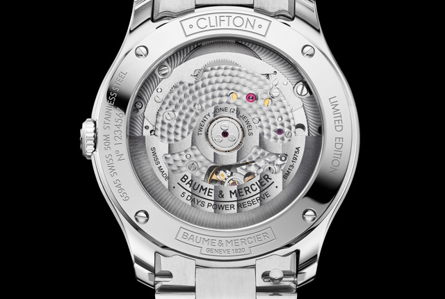 Baume & Mercier Clifton : le bleu glacier associé au fameux calibre Baumatic Baume & Mercier Clifton : le bleu glacier associé au fameux calibre Baumatic