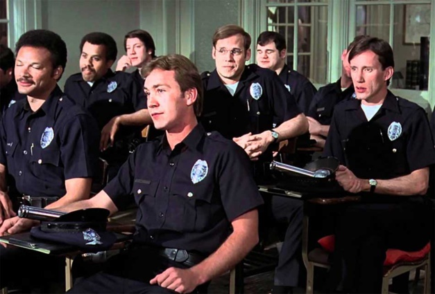 Bande de flics : Robert Webber porte une Rolex Datejust en or jaune Bande de flics : Robert Webber porte une Rolex Datejust en or jaune