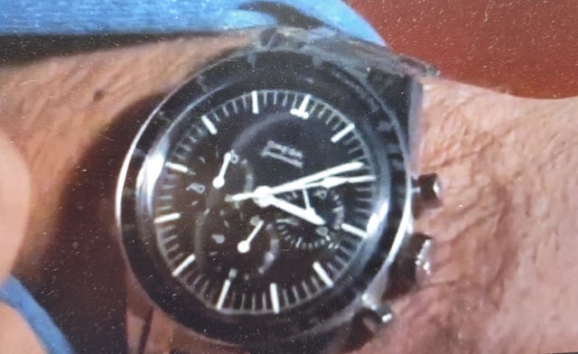 Les sentinelles de l'air : la marionnette Jeff Tracy porte une Omega Speedmaster "Ed White" Les sentinelles de l'air : la marionnette Jeff Tracy porte une Omega Speedmaster "Ed White"