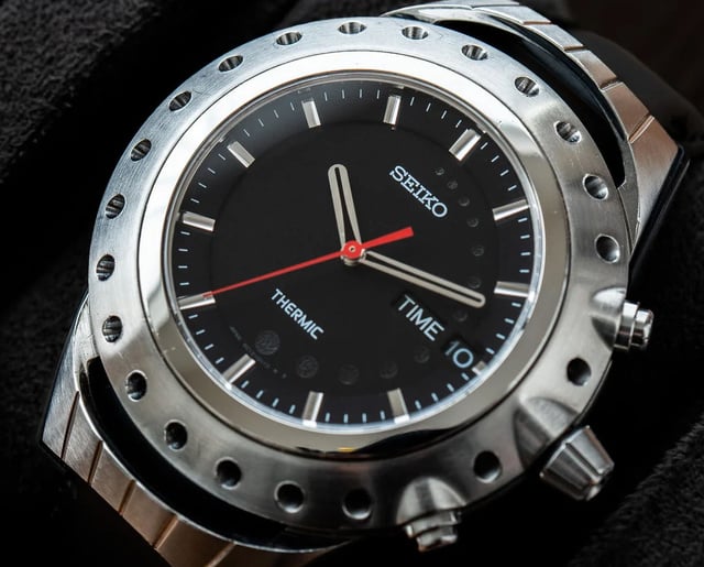 Seiko Thermic : en 1998, cette montre tirait son énergie de la chaleur du corps humain Seiko Thermic : en 1998, cette montre tirait son énergie de la chaleur du corps humain