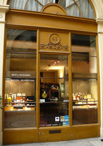 Garde-Temps : une petite boutique de montres d’occasion dans la splendide Galerie Vivienne Garde-Temps : une petite boutique de montres d’occasion dans la splendide Galerie Vivienne