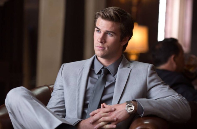 Paranoia : Liam Hemsworth porte une Breitling Airwolf Paranoia : Liam Hemsworth porte une Breitling Airwolf