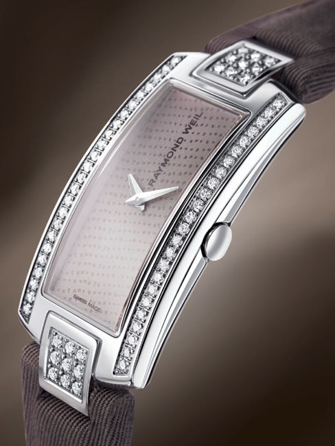 Shine de Raymond Weil : quand les diamants se conjugue avec le jeans