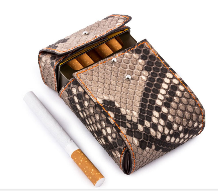 Origami : de splendides cache-paquets de cigarettes en cuir chez ABP