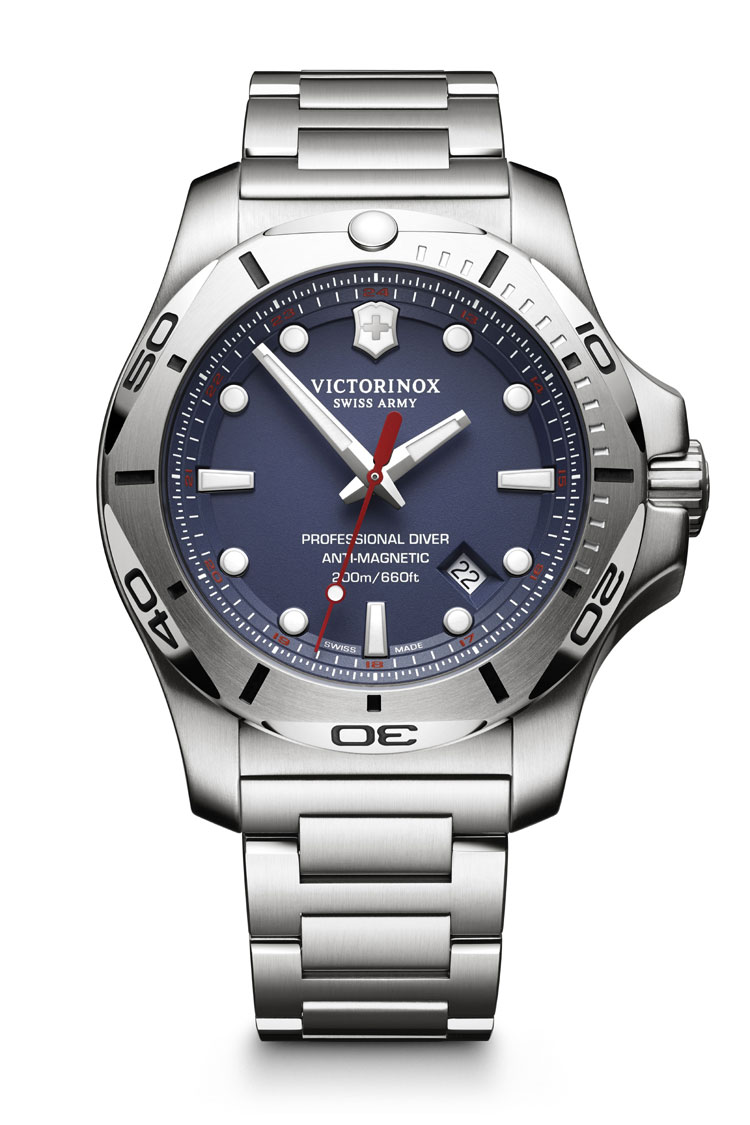 Victorinox I.N.O.X. Professional Diver : plongeuse à toutes épreuves sur bracelet acier