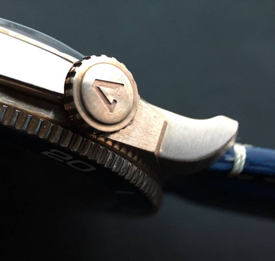 Anonimo Nautilo : belle version en bronze sur cadran bleu Anonimo Nautilo : belle version en bronze sur cadran bleu