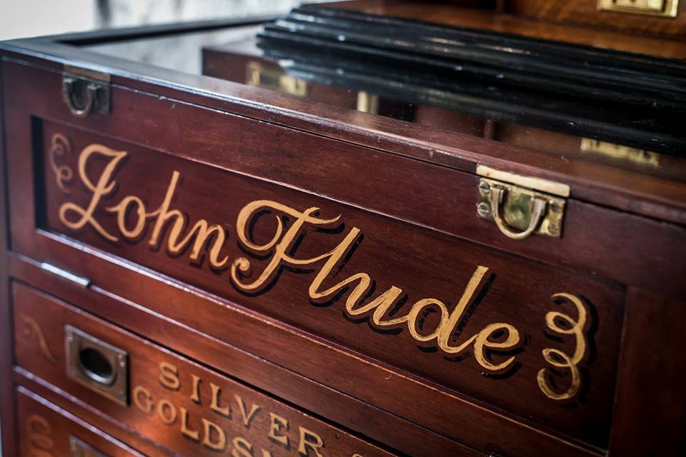 Rare : un splendide meuble d'horloger découvert à Hong Kong