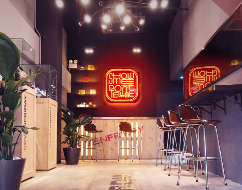 SevenFriday s'offre un très beau pop-up store en plein coeur de Hong-Kong